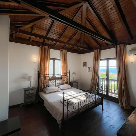 With Private Pool And Sea View Ваканционна къща Посиди